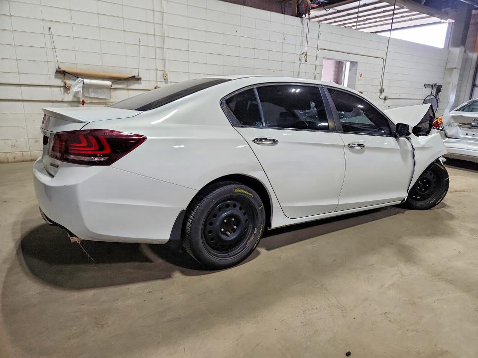 61724566 :رقم المزاد ، 1HGCR2F56FA131682 vin ، 2015 Honda Accord مزاد بيع