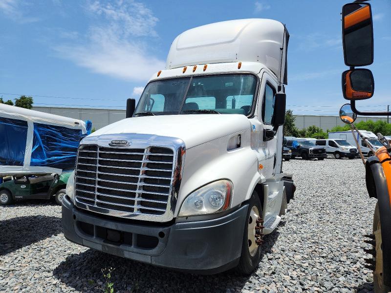 2017 Freightliner Cascadia 113 მანქანა იყიდება აუქციონზე, vin: 3AKBGADV5HSJD0486, აუქციონის ნომერი: 61036826
