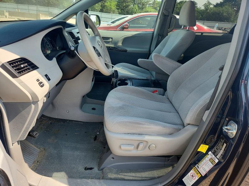 61046296 :رقم المزاد ، 5TDKK3DC7CS225526 vin ، 2012 Toyota Sienna مزاد بيع
