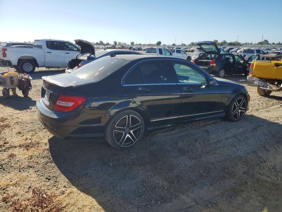 2013 Mercedes-benz C მანქანა იყიდება აუქციონზე, vin: WDDGF4HB2DA872826, აუქციონის ნომერი: 62664536