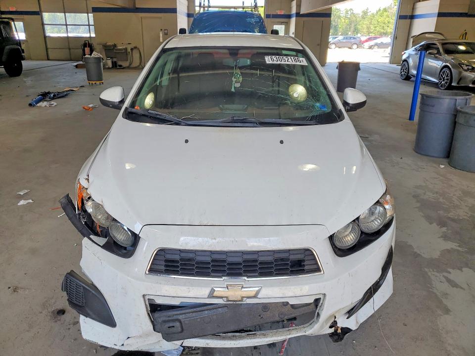 63052186 :رقم المزاد ، 1G1JC5SG9F4164831 vin ، 2015 Chevrolet Sonic مزاد بيع