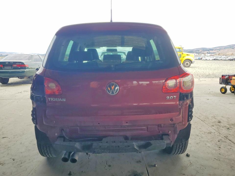 2011 Volkswagen Tiguan მანქანა იყიდება აუქციონზე, vin: WVGAV7AX5BW000436, აუქციონის ნომერი: 61730646