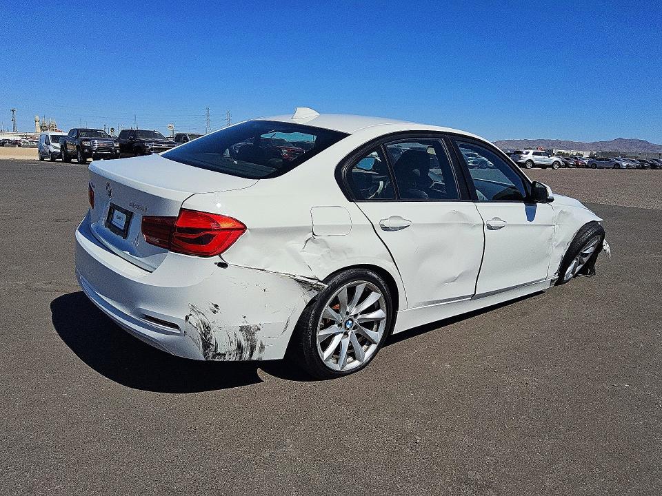 59233666 :رقم المزاد ، WBA8A3C51JA488618 vin ، 2018 Bmw 320 مزاد بيع