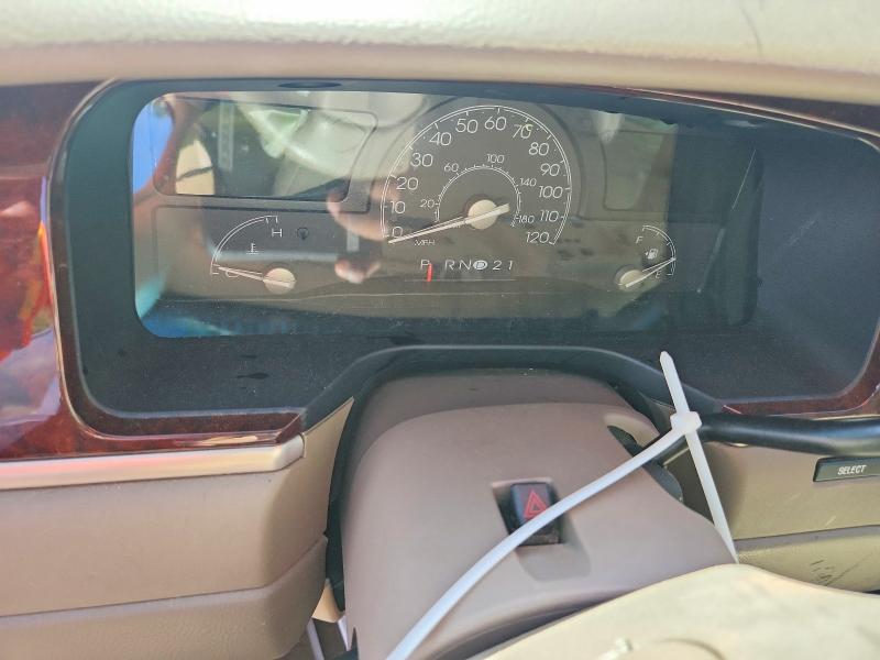 2004 Lincoln Town Car მანქანა იყიდება აუქციონზე, vin: 1LNHM83W34Y677567, აუქციონის ნომერი: 61845056