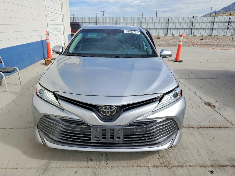 2018 Toyota Camry მანქანა იყიდება აუქციონზე, vin: 4T1B11HK0JU022555, აუქციონის ნომერი: 59780776