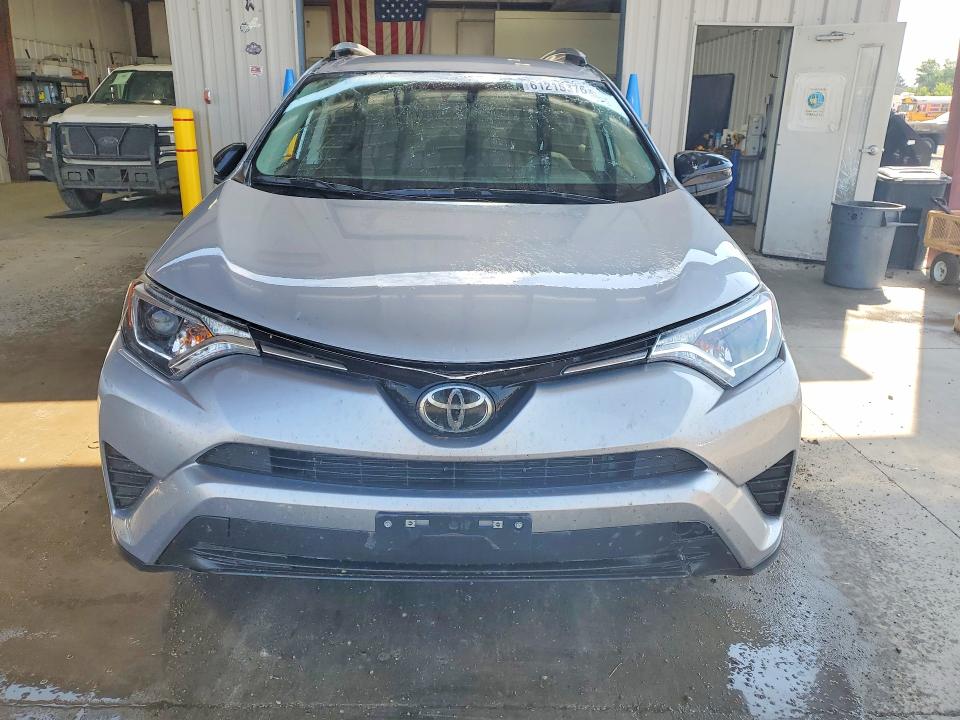 Продаж на аукціоні авто 2017 Toyota Rav4, vin: 2T3BFREV2HW694360, номер лоту: 61215376
