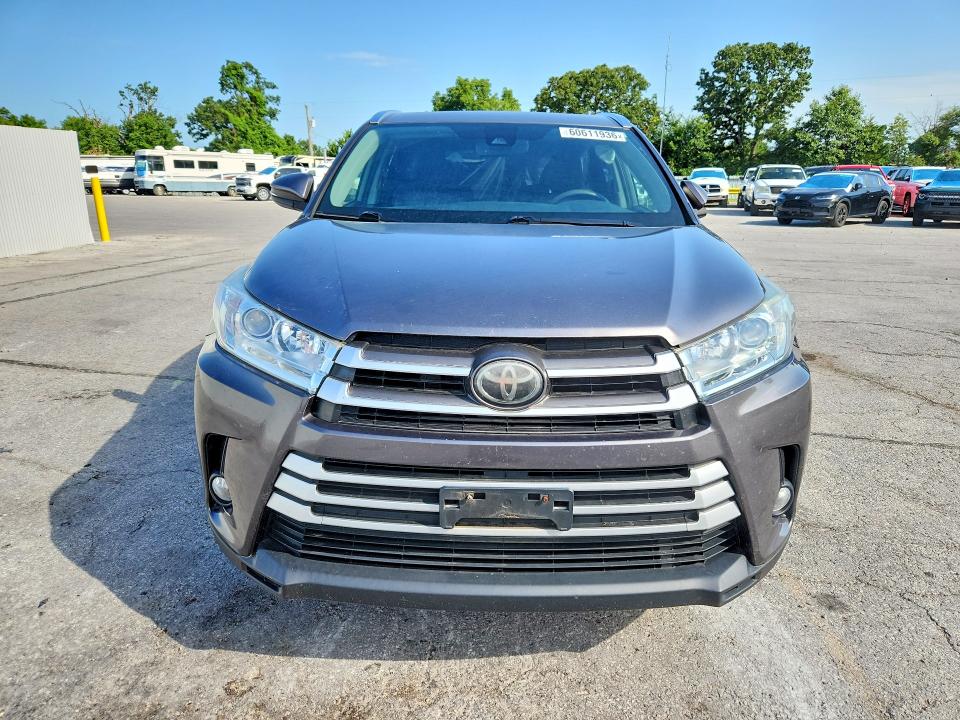 2018 Toyota Highlander მანქანა იყიდება აუქციონზე, vin: 5TDJZRFH2JS801930, აუქციონის ნომერი: 60611936
