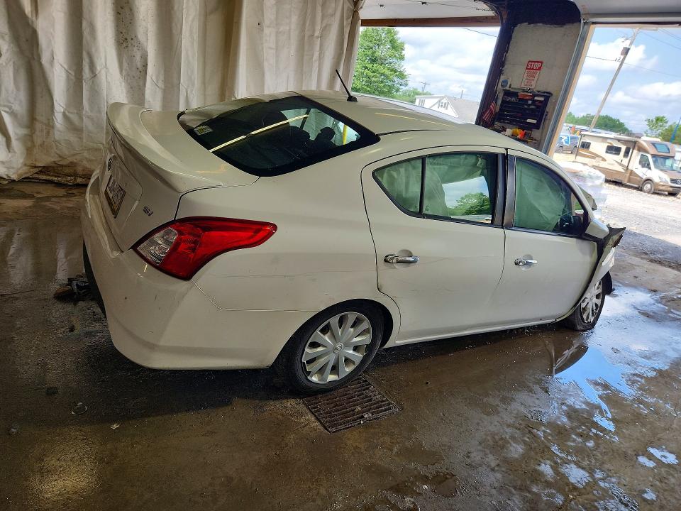 59596496 :رقم المزاد ، 3N1CN7AP0JL831945 vin ، 2018 Nissan Versa مزاد بيع