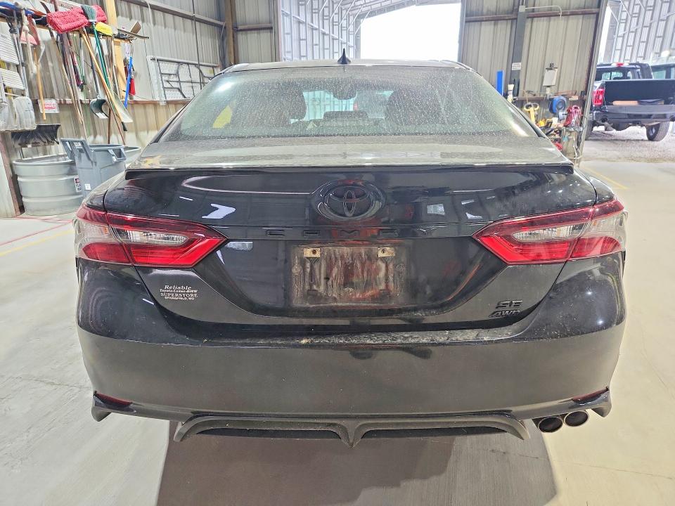 62930796 :رقم المزاد ، 4T1G11BK6NU069318 vin ، 2022 Toyota Camry مزاد بيع