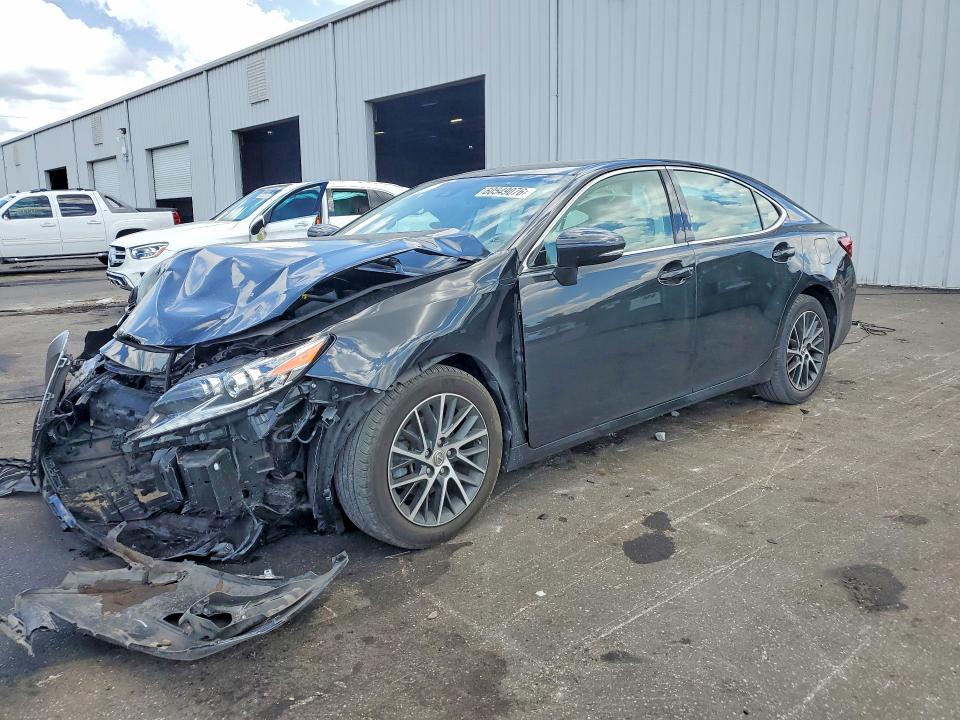 60549076 :رقم المزاد ، 58ABK1GG2JU095977 vin ، 2018 Lexus Es مزاد بيع