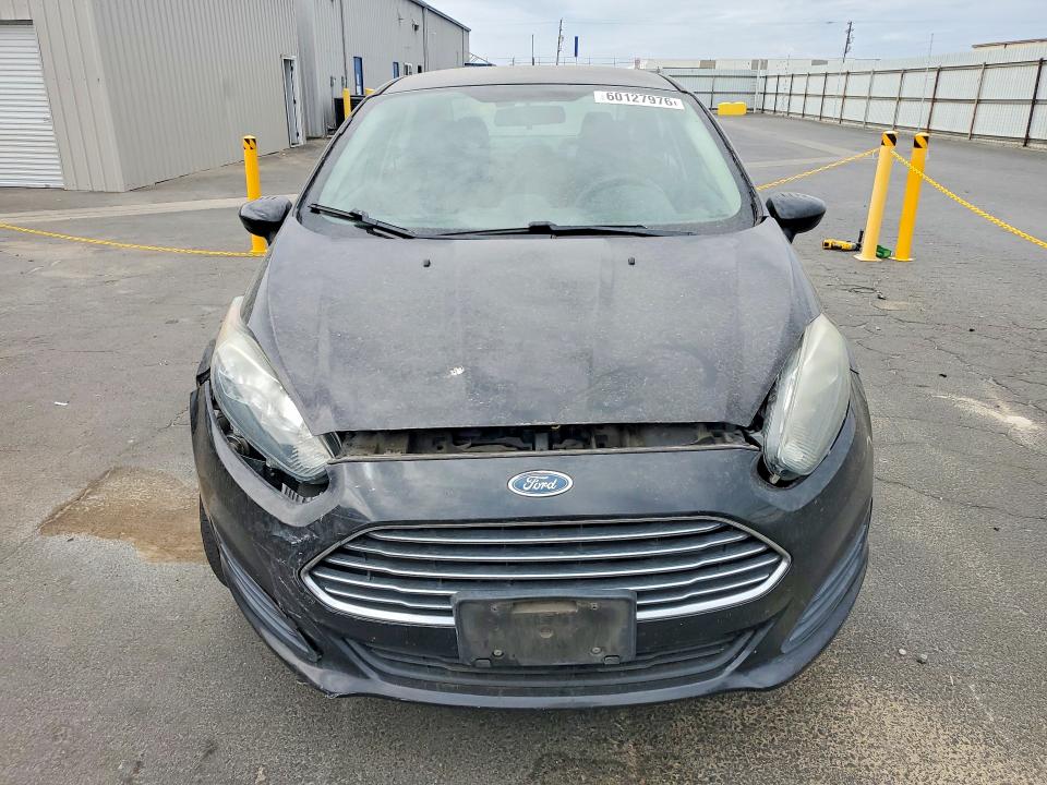 60127976 :رقم المزاد ، 3FADP4AJ8FM195921 vin ، 2015 Ford Fiesta مزاد بيع