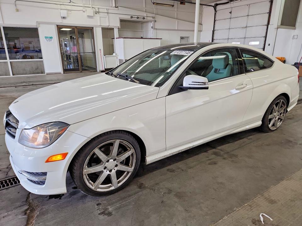 2013 Mercedes-benz C მანქანა იყიდება აუქციონზე, vin: WDDGJ4HB4DG029500, აუქციონის ნომერი: 63207146