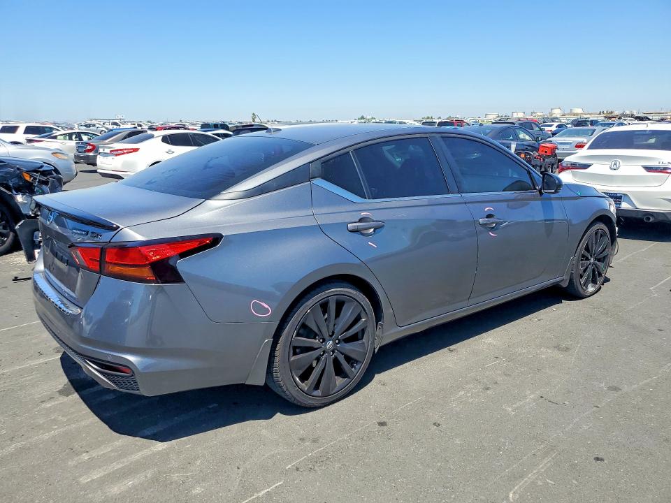 60216546 :رقم المزاد ، 1N4BL4CV0NN341588 vin ، 2022 Nissan Altima مزاد بيع
