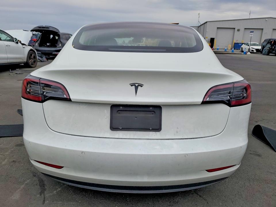 60520796 :رقم المزاد ، 5YJ3E1EA5JF162330 vin ، 2018 Tesla Model 3 مزاد بيع