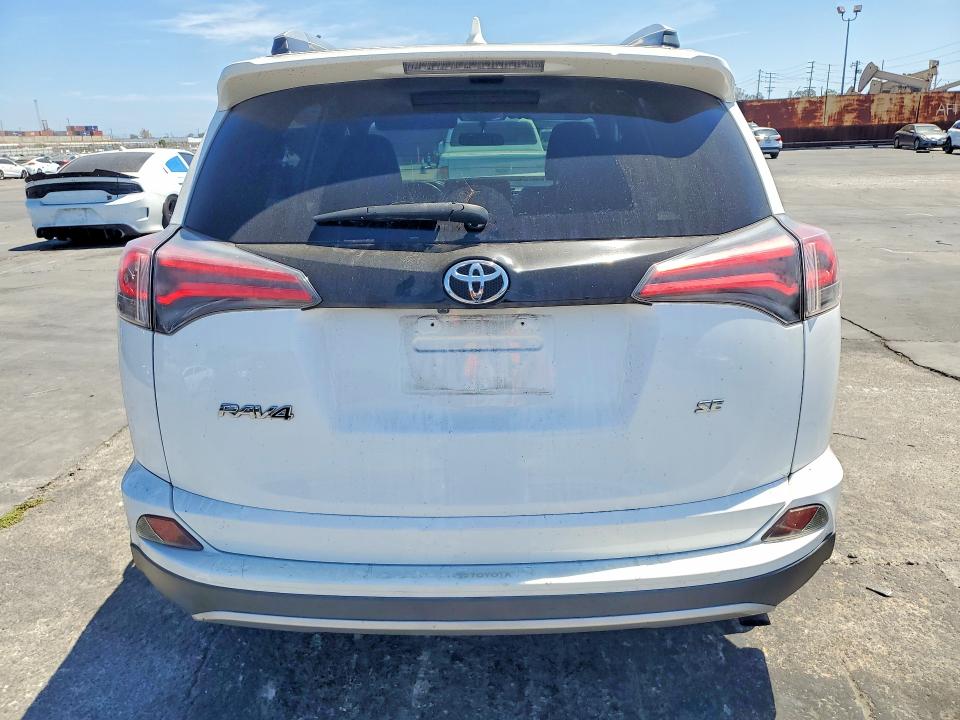 62676826 :رقم المزاد ، 2T3NFREV5GW305142 vin ، 2016 Toyota Rav4 مزاد بيع