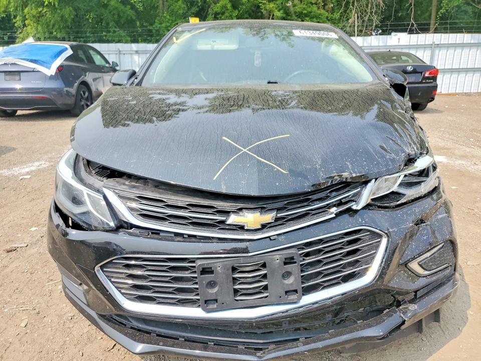 61349006 :رقم المزاد ، 1G1BF5SM5J7118910 vin ، 2018 Chevrolet Cruze مزاد بيع