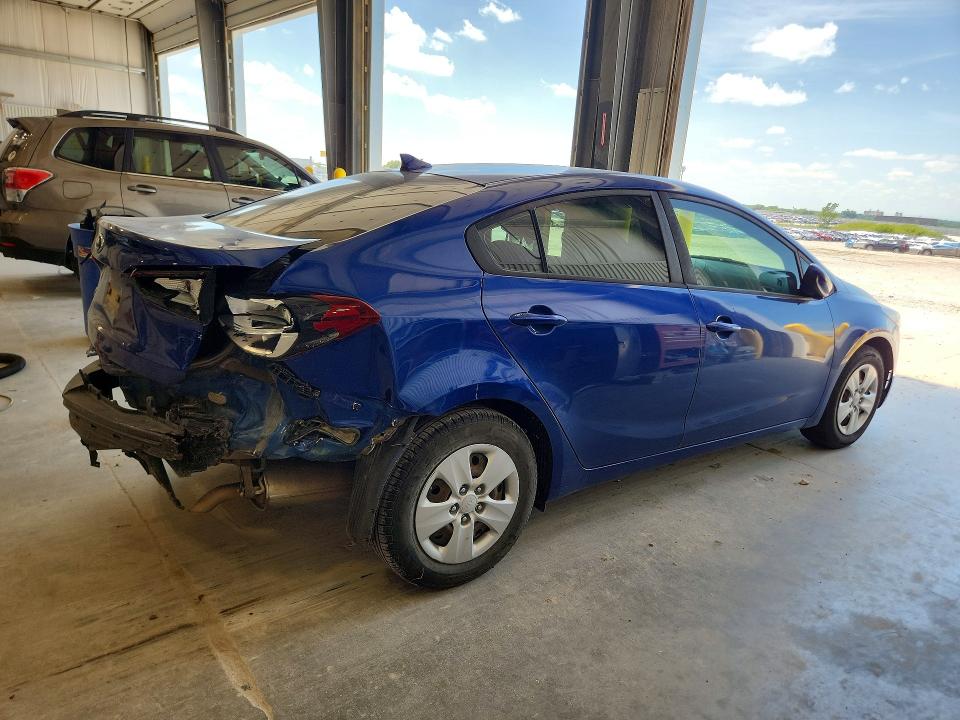 59820096 :رقم المزاد ، 3KPFK4A76HE156554 vin ، 2017 Kia Forte مزاد بيع