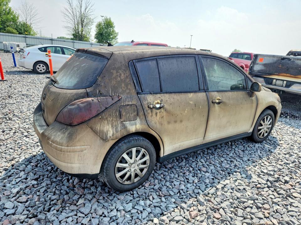 61690676 :رقم المزاد ، 3N1BC1CP2AL448102 vin ، 2010 Nissan Versa مزاد بيع