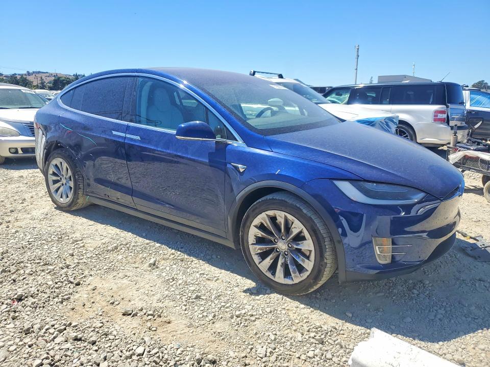 Продажа на аукционе авто 2018 Tesla Model X, vin: 5YJXCAE20JF111740, номер лота: 61988186