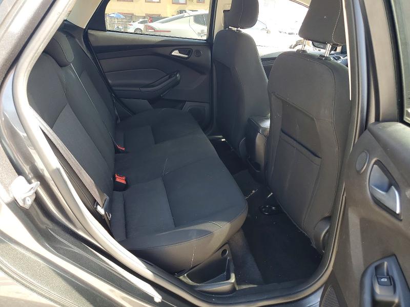 61964836 :رقم المزاد ، 1FADP3H28JL215541 vin ، 2018 Ford Focus مزاد بيع