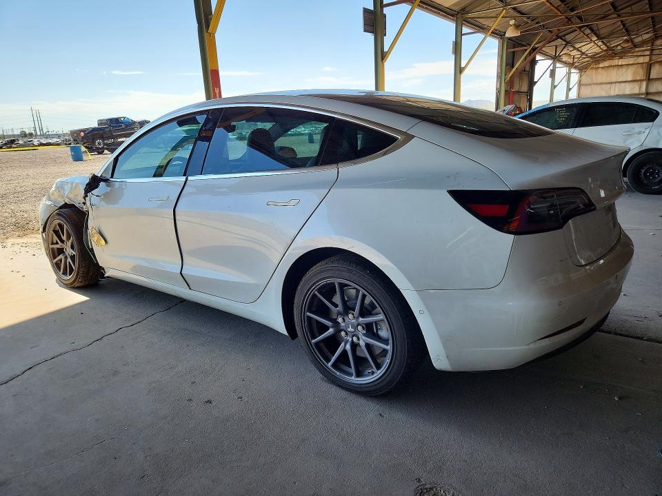 Продажа на аукционе авто 2018 Tesla Model 3, vin: 5YJ3E1EB3JF096739, номер лота: 61638616