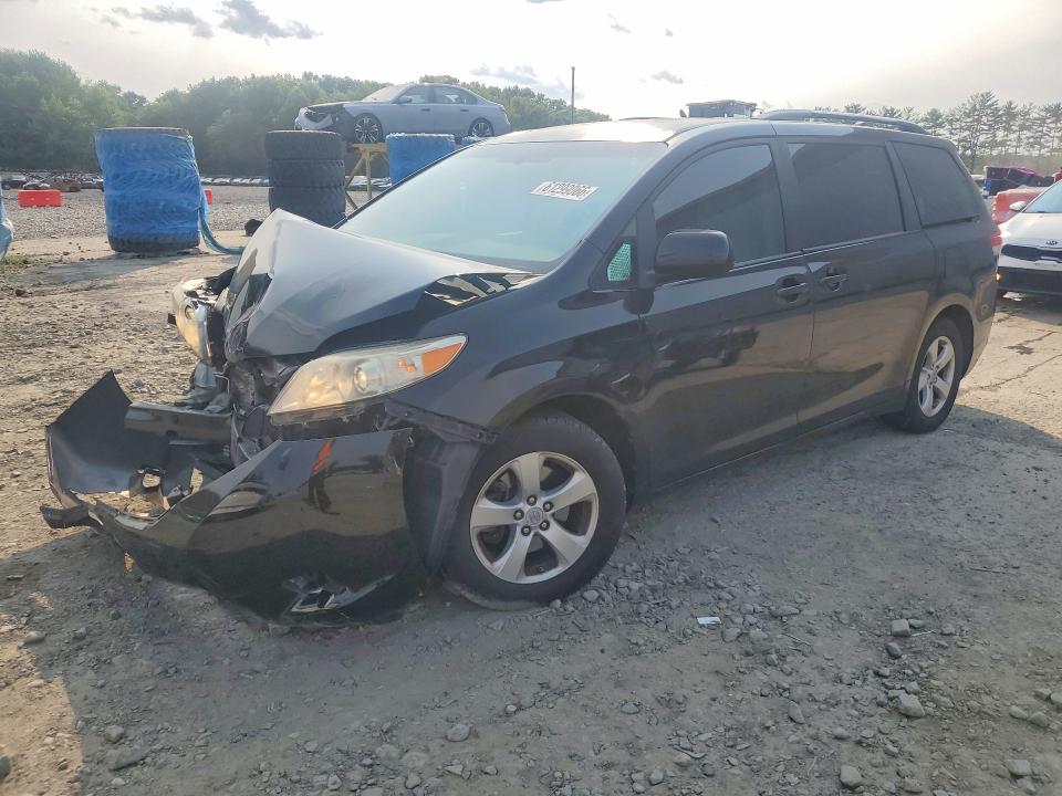 61299066 :رقم المزاد ، 5TDKK3DC3BS120951 vin ، 2011 Toyota Sienna مزاد بيع