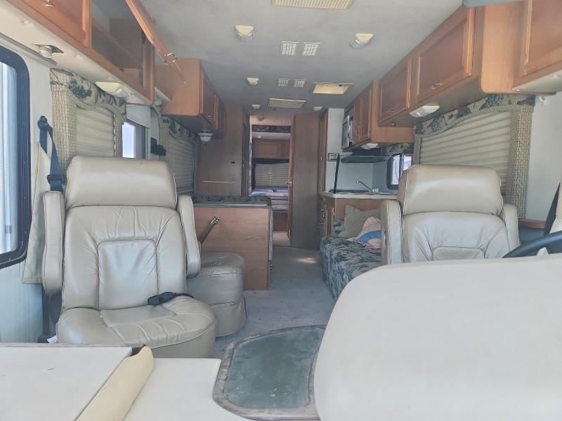 61898036 :رقم المزاد ، 5B4LP37J5Y3316521 vin ، 2000 Workhorse Custom Chassis Motorhome Chassis مزاد بيع