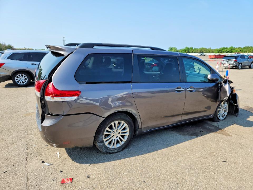 59097046 :رقم المزاد ، 5TDYK3DC2ES491517 vin ، 2014 Toyota Sienna مزاد بيع