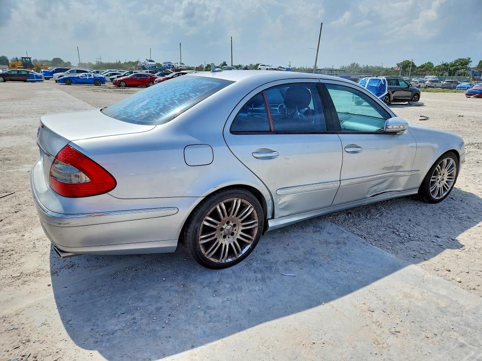 61395956 :رقم المزاد ، WDBUF56X77B114088 vin ، 2007 Mercedes-benz E مزاد بيع