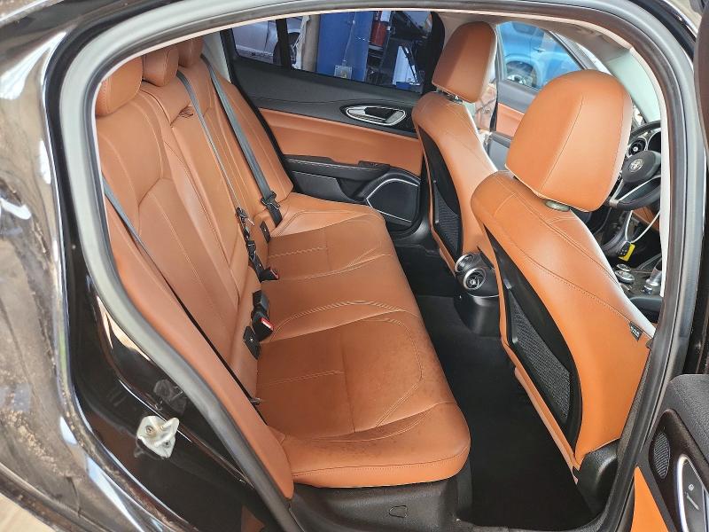 60656406 :رقم المزاد ، ZARFAEDN2J7570817 vin ، 2018 Alfa Romeo Giulia مزاد بيع