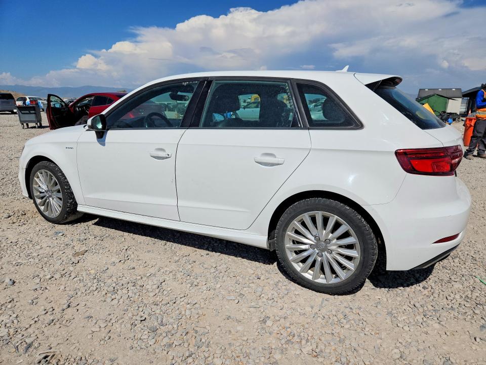 62034956 :رقم المزاد ، WAUUPBFF0HA044717 vin ، 2017 Audi A3 مزاد بيع