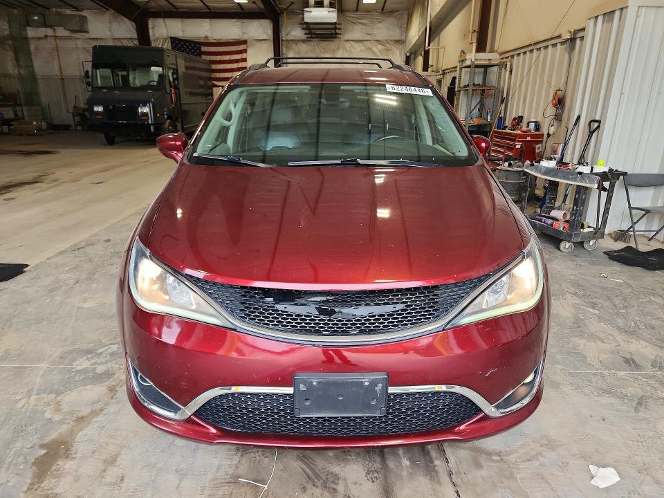 62246446 :رقم المزاد ، 2C4RC1BG8HR739570 vin ، 2017 Chrysler Pacifica مزاد بيع