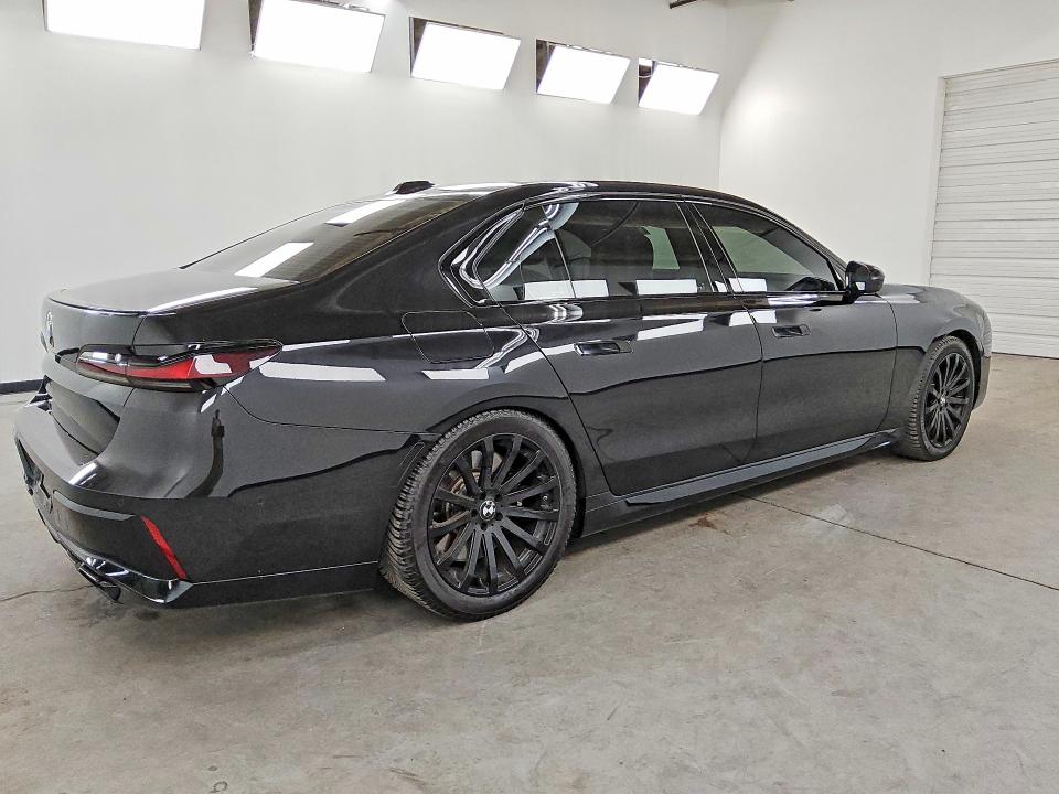 Продаж на аукціоні авто 2023 Bmw 760, vin: WBA33EJ01PCN17880, номер лоту: 61731086
