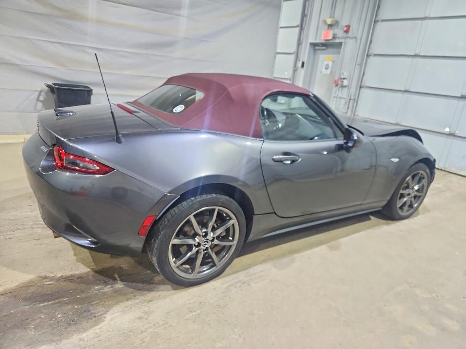 62141696 :رقم المزاد ، JM1NDAD74J0202008 vin ، 2018 Mazda Mx-5 Miata مزاد بيع