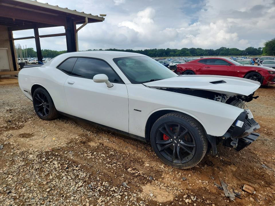 60697206 :رقم المزاد ، 2C3CDZBT8JH271290 vin ، 2018 Dodge Challenger مزاد بيع
