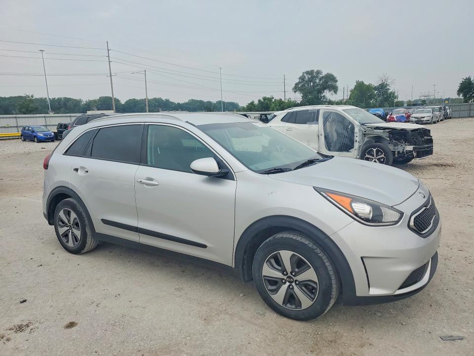 61766616 :رقم المزاد ، KNDCB3LC2H5079992 vin ، 2017 Kia Niro مزاد بيع