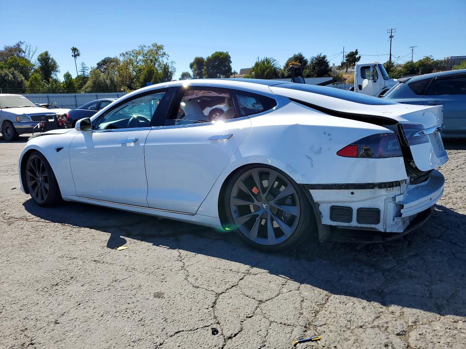 62273266 :رقم المزاد ، 5YJSA1E27LF415814 vin ، 2020 Tesla Model S مزاد بيع