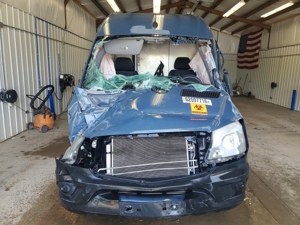 62597716 :رقم المزاد ، WD3PE7CD6JP634777 vin ، 2018 Mercedes-benz Sprinter مزاد بيع