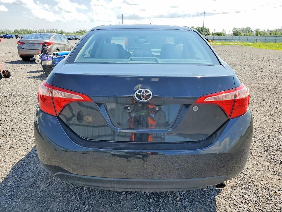 61527926 :رقم المزاد ، 2T1BURHE3JC019733 vin ، 2018 Toyota Corolla مزاد بيع