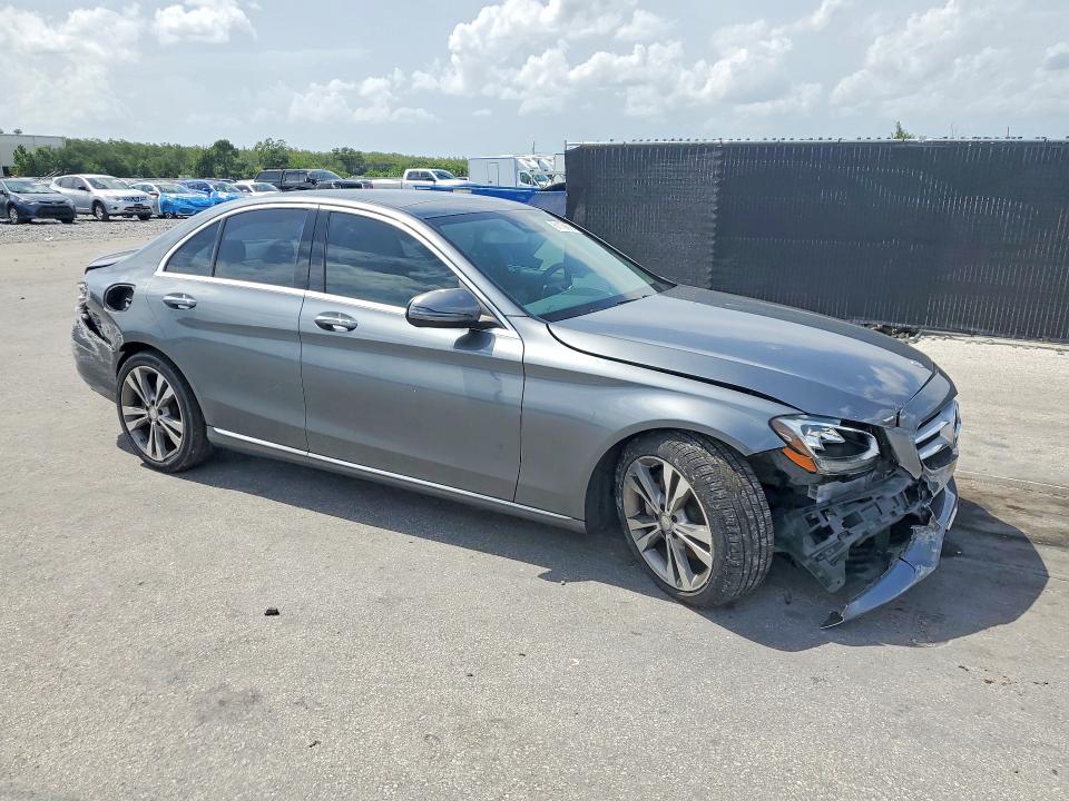 61138686 :رقم المزاد ، WDDWF4JB1HR219966 vin ، 2017 Mercedes-benz C مزاد بيع