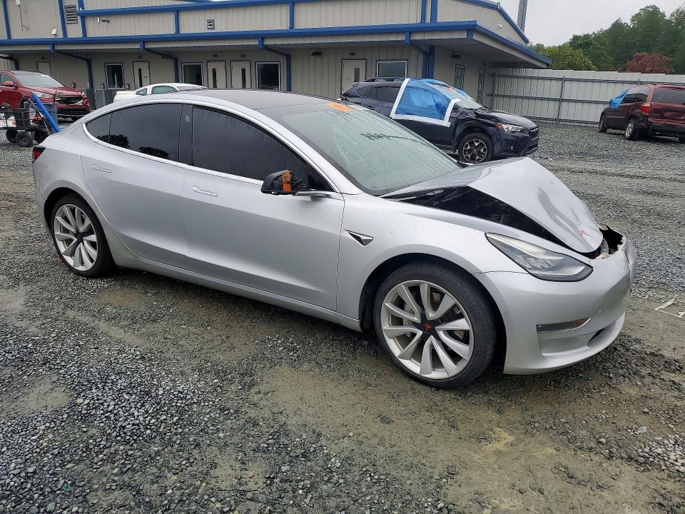 62535266 :رقم المزاد ، 5YJ3E1EA3JF050013 vin ، 2018 Tesla Model 3 مزاد بيع