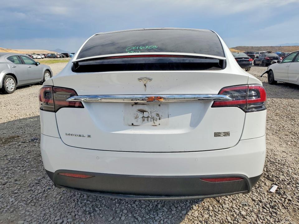 2017 Tesla Model X მანქანა იყიდება აუქციონზე, vin: 5YJXCAE20HF046303, აუქციონის ნომერი: 61893126