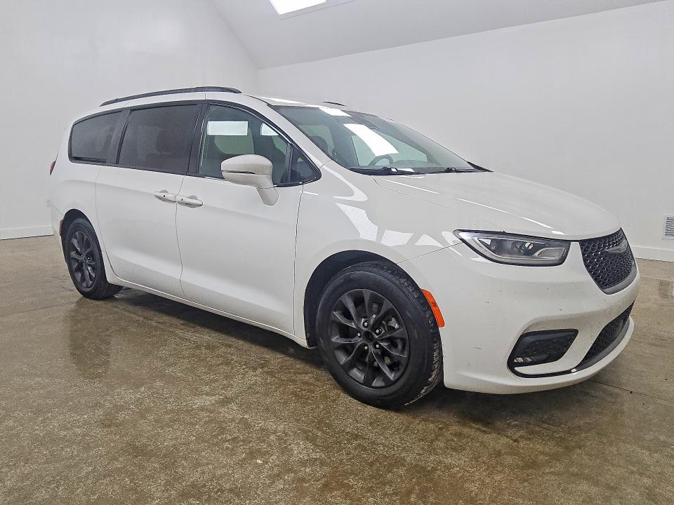 Auction sale of the 2021 Chrysler Pacifica, vin: 2C4RC1FG1MR592352, lot number: 62262346