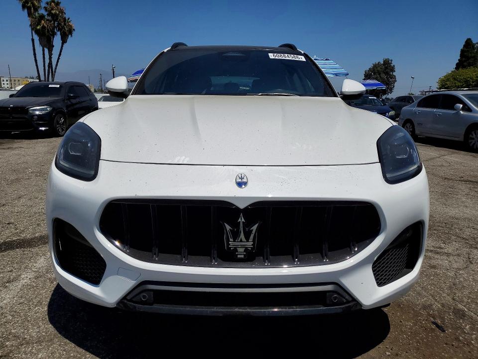 2023 Maserati Grecale მანქანა იყიდება აუქციონზე, vin: ZN682AVM7P7429635, აუქციონის ნომერი: 60884586