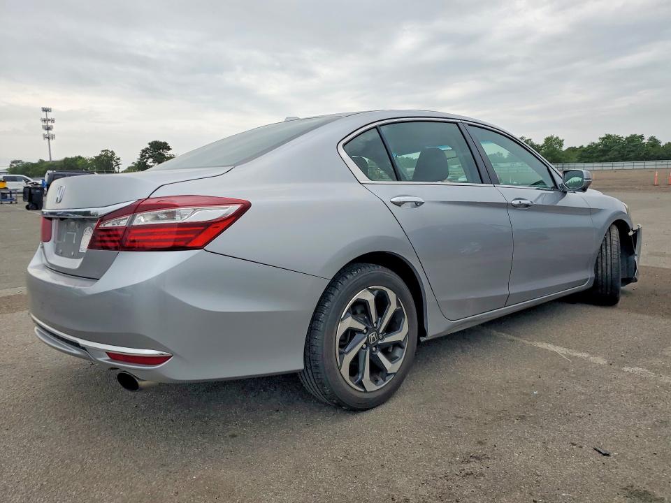 2017 Honda Accord მანქანა იყიდება აუქციონზე, vin: 1HGCR2F87HA250869, აუქციონის ნომერი: 62032546