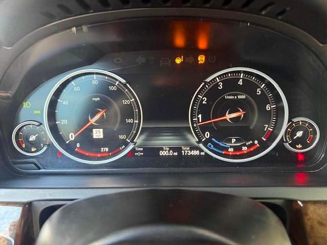 2015 Bmw 750 მანქანა იყიდება აუქციონზე, vin: WBAYB6C5XFD965910, აუქციონის ნომერი: 63611546
