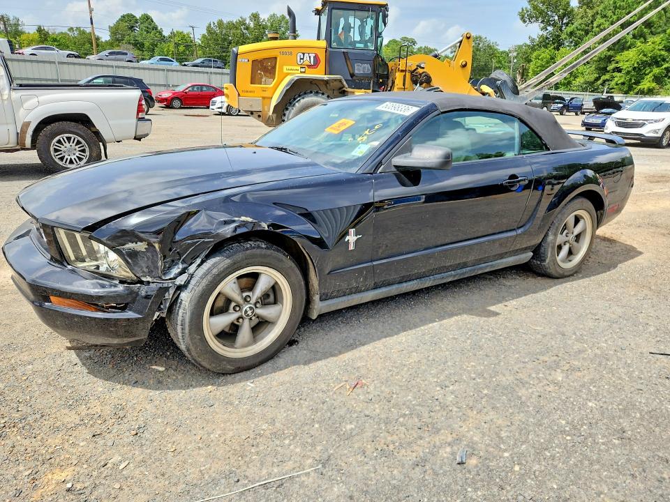 2006 Ford Mustang Convertible მანქანა იყიდება აუქციონზე, vin: 1ZVHT84N165102754, აუქციონის ნომერი: 60898336