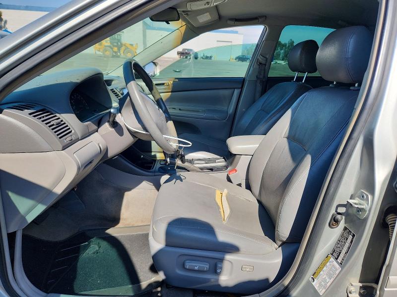 61583336 :رقم المزاد ، 4T1BF32K74U573382 vin ، 2004 Toyota Camry مزاد بيع