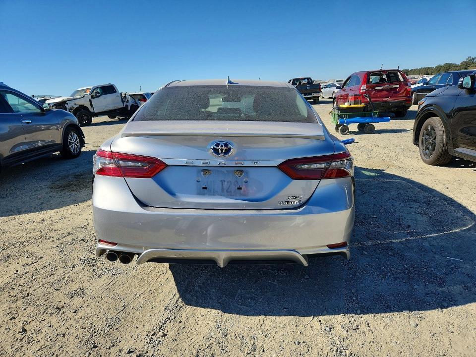 62348856 :رقم المزاد ، 4T1K31AK1MU556110 vin ، 2021 Toyota Camry مزاد بيع