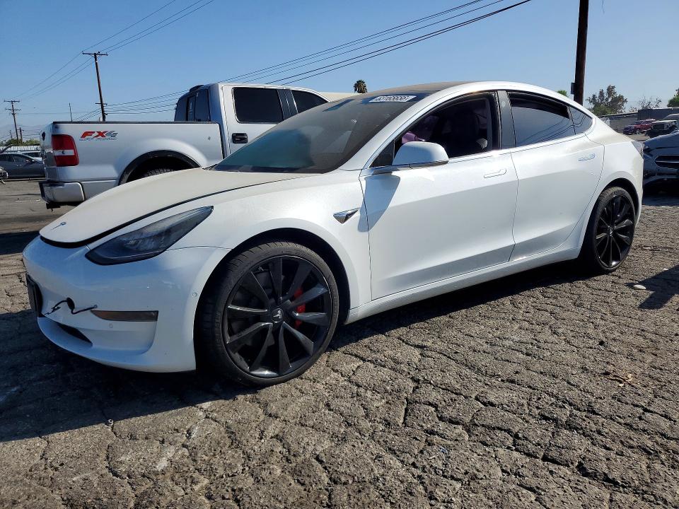 63165656 :رقم المزاد ، 5YJ3E1EB1JF106507 vin ، 2018 Tesla Model 3 مزاد بيع